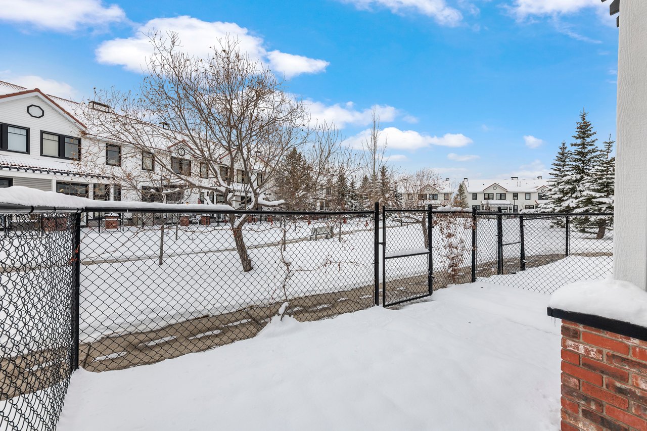 8910 Royal Oak Way NW