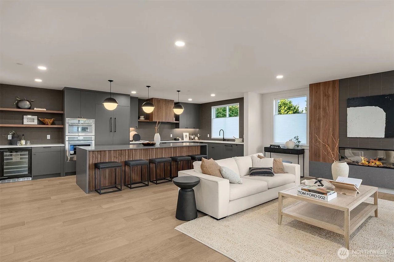 238 4th Avenue #300