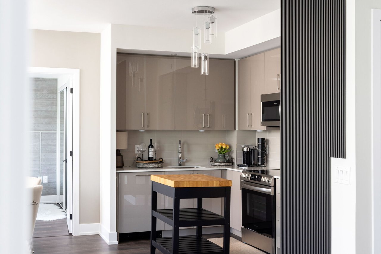 720-2450 Old Bronte Road Unit: 720