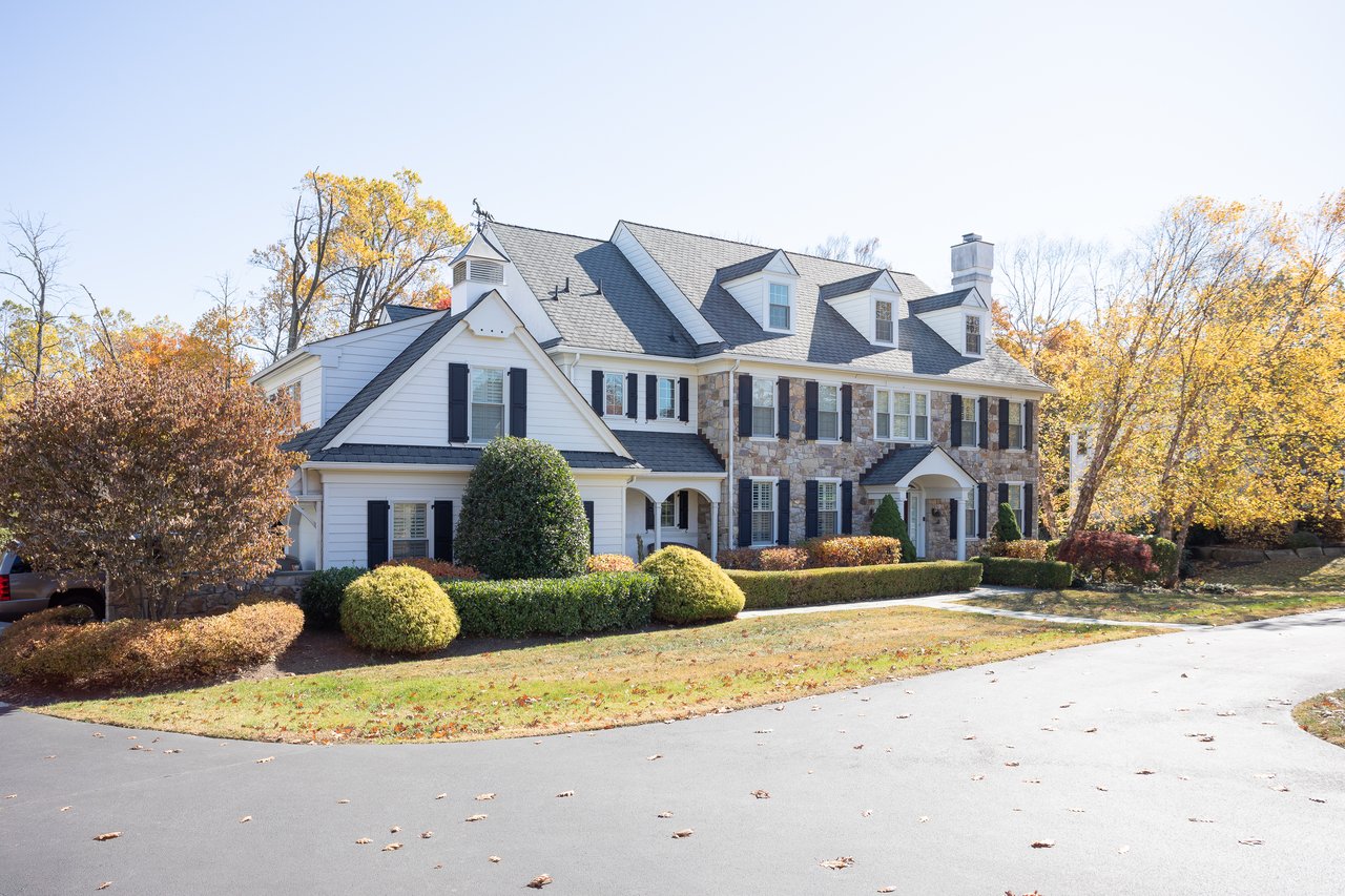 70 Farrier Ln