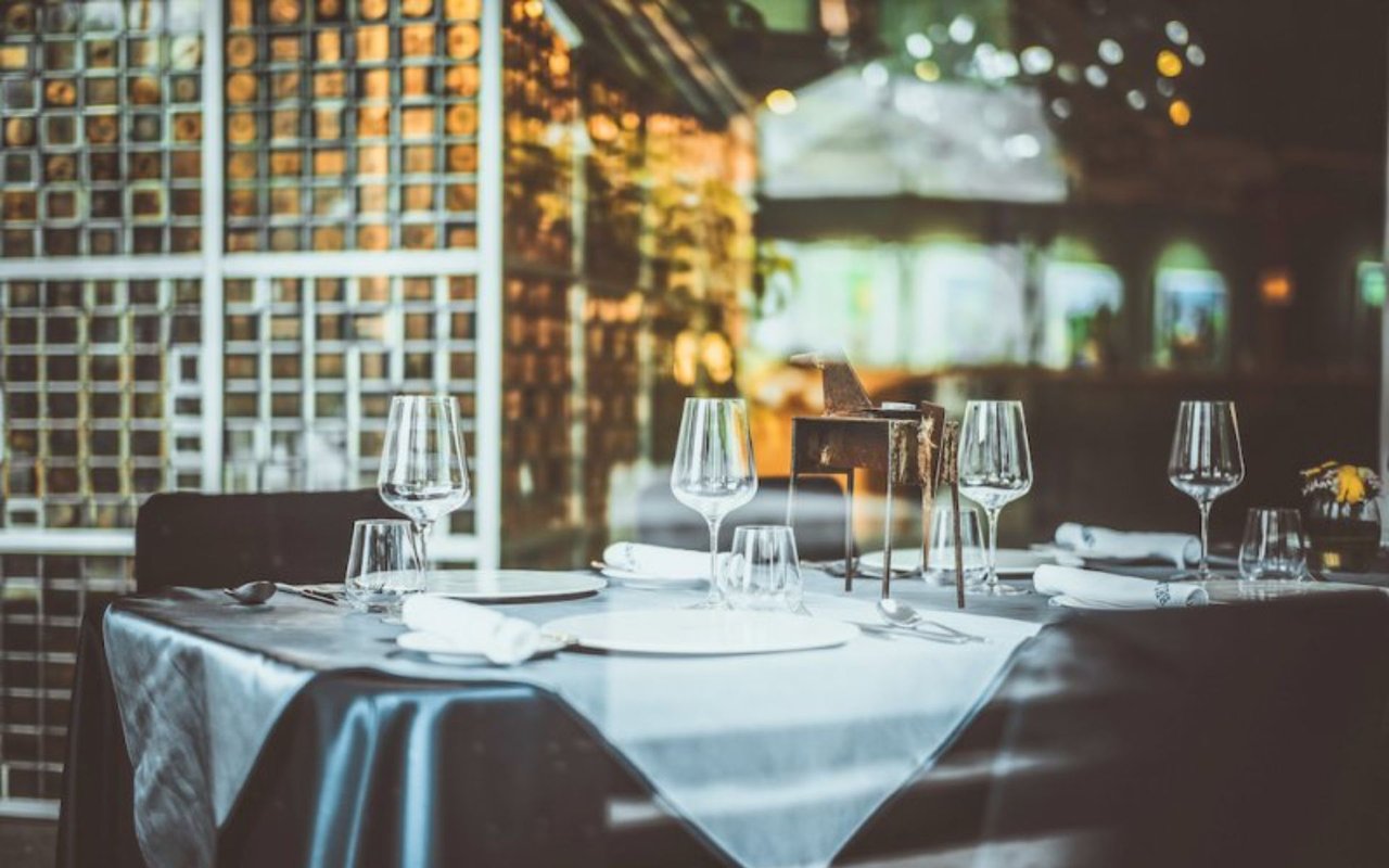 Outdoor Dining in Downtown Charleston