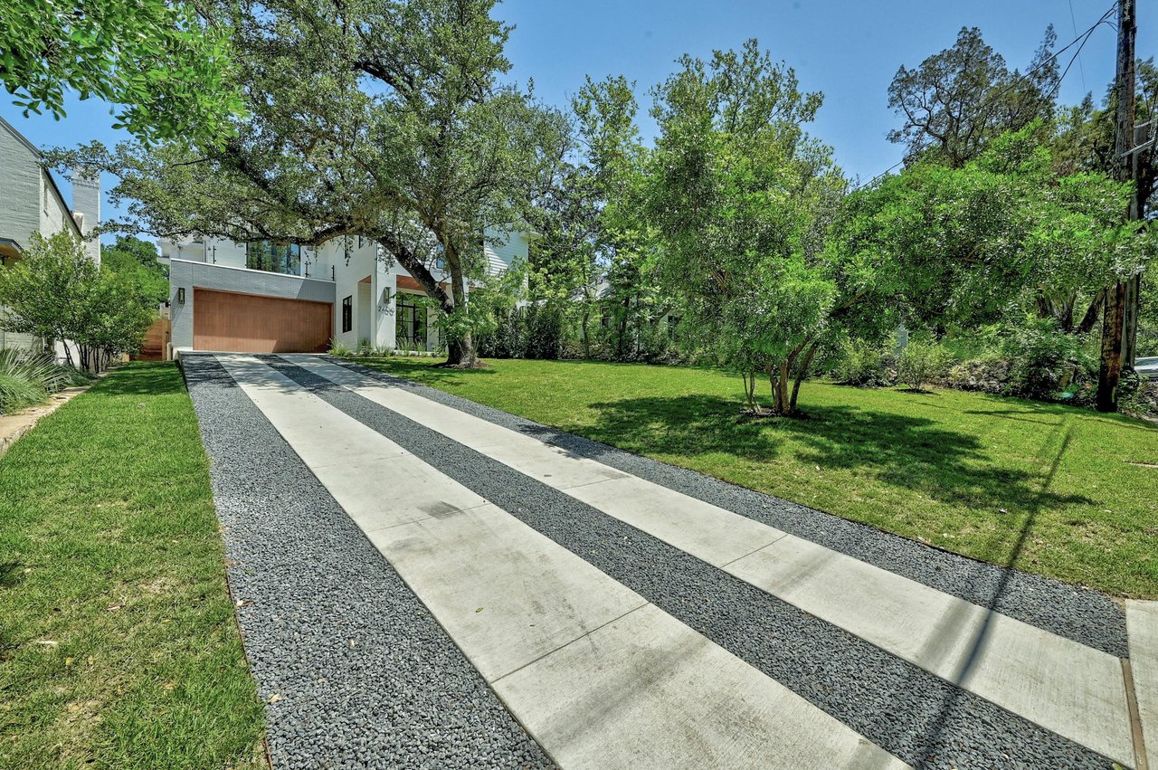 2400 Bridle Path