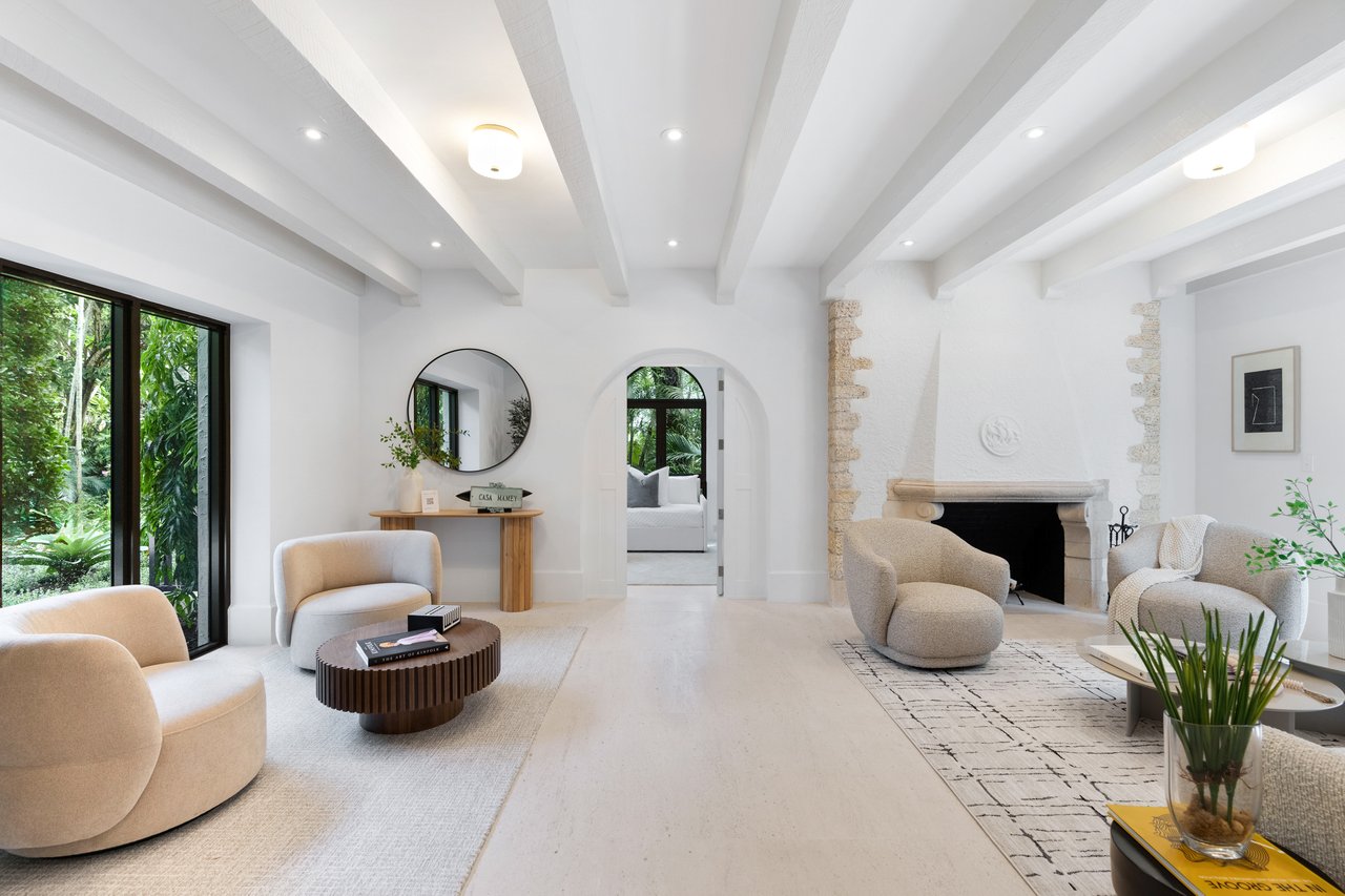 3700 Hibiscus Street "Casa Mamey"