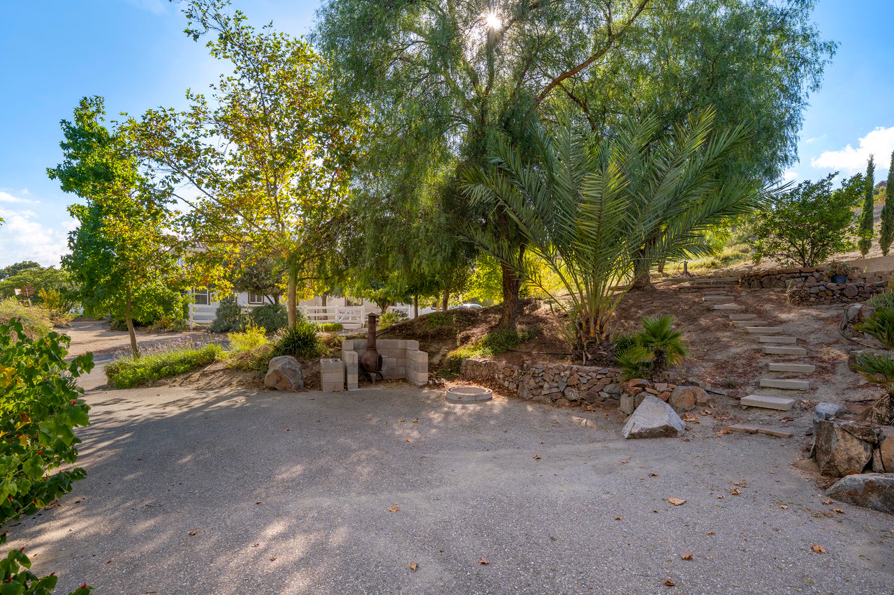 21100 Paseo Montana