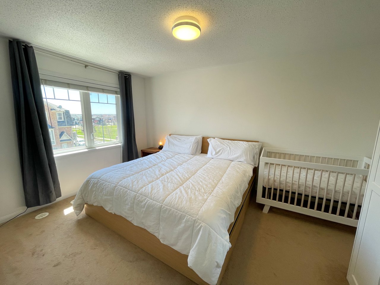 877 Willingdon Cres
