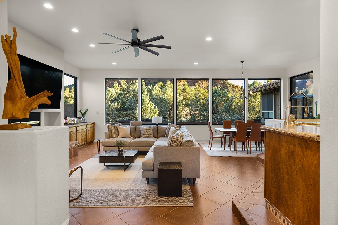 Splendor-Close to town, Huge Spa/Game Rm/Free Pets!