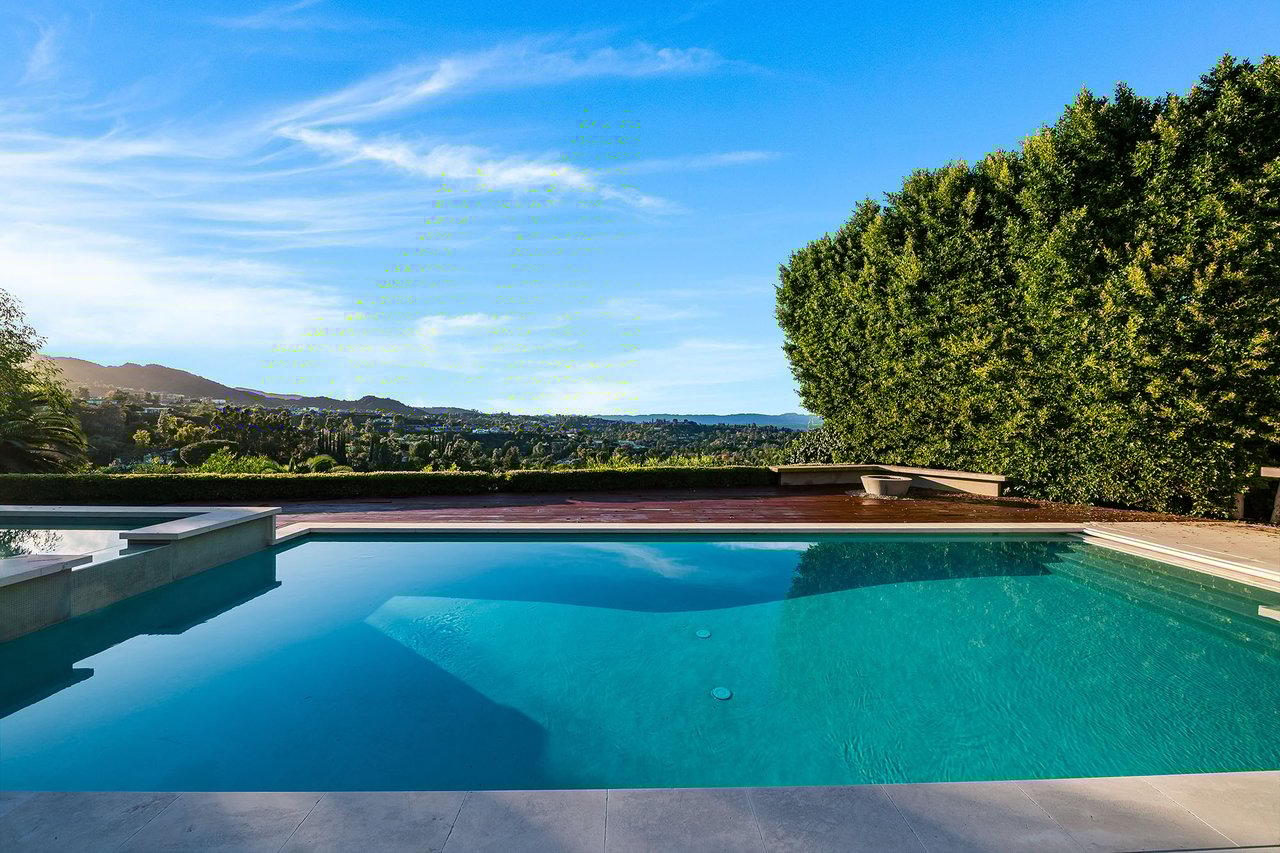 16167 Royal Oak Rd, Encino