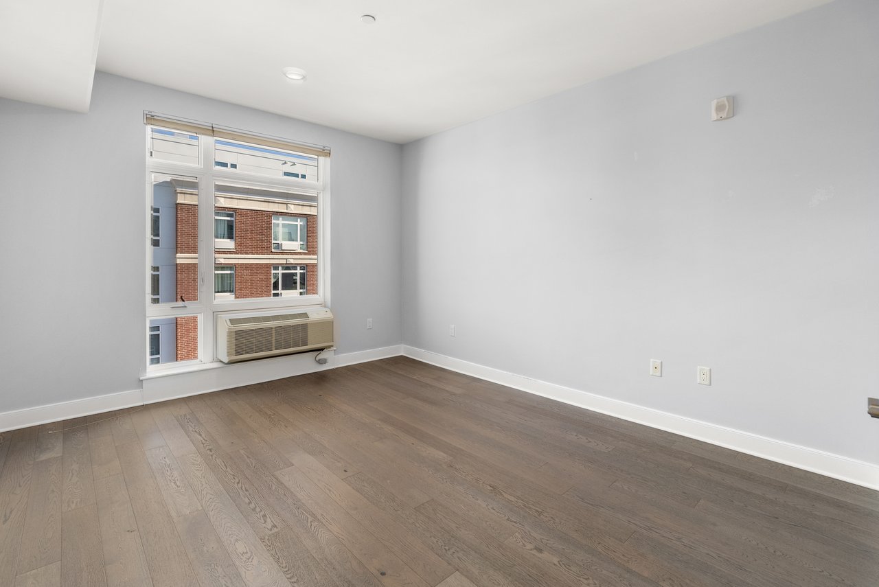 18 Cliveden St #502W