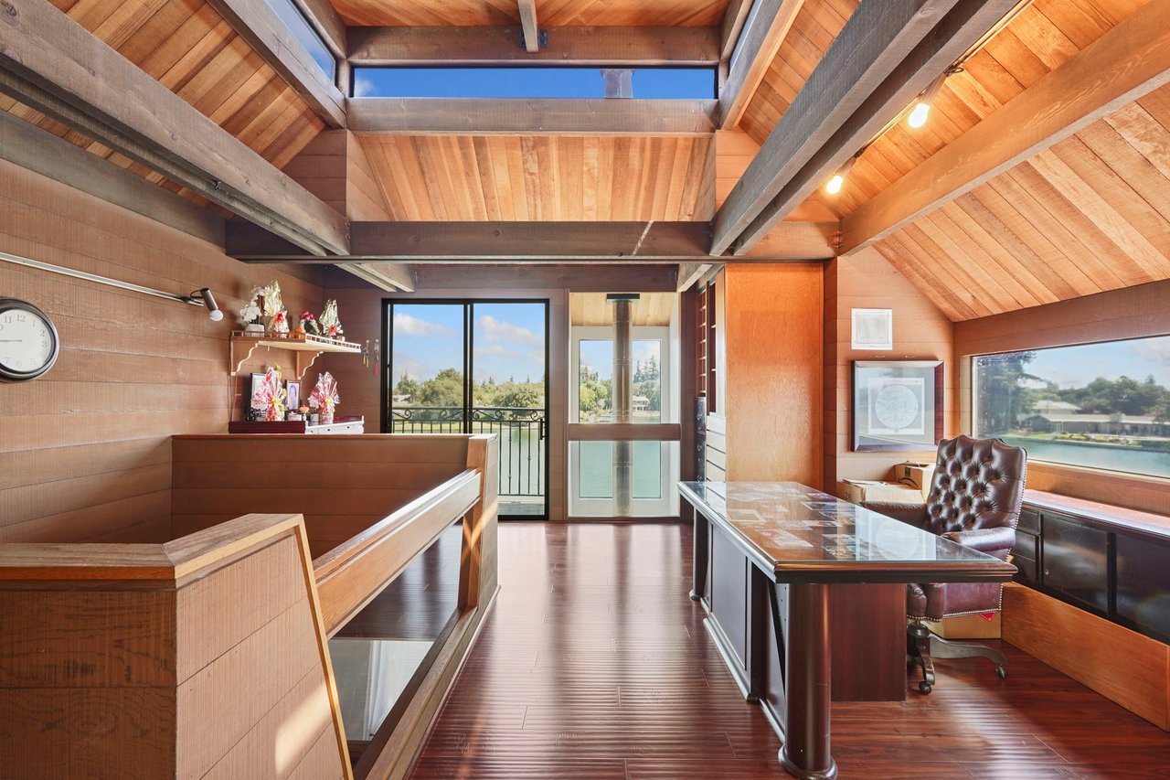 3845 Peninsula Ct