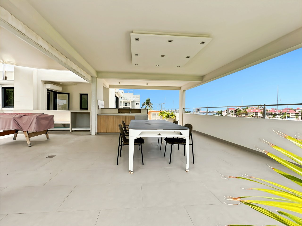 Rare Opportunity: Spacious Apartment with Terrace and Private Pool - ColeBay