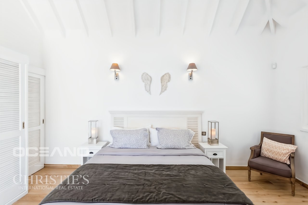 A Rare Property in the Heart of Terres Basses