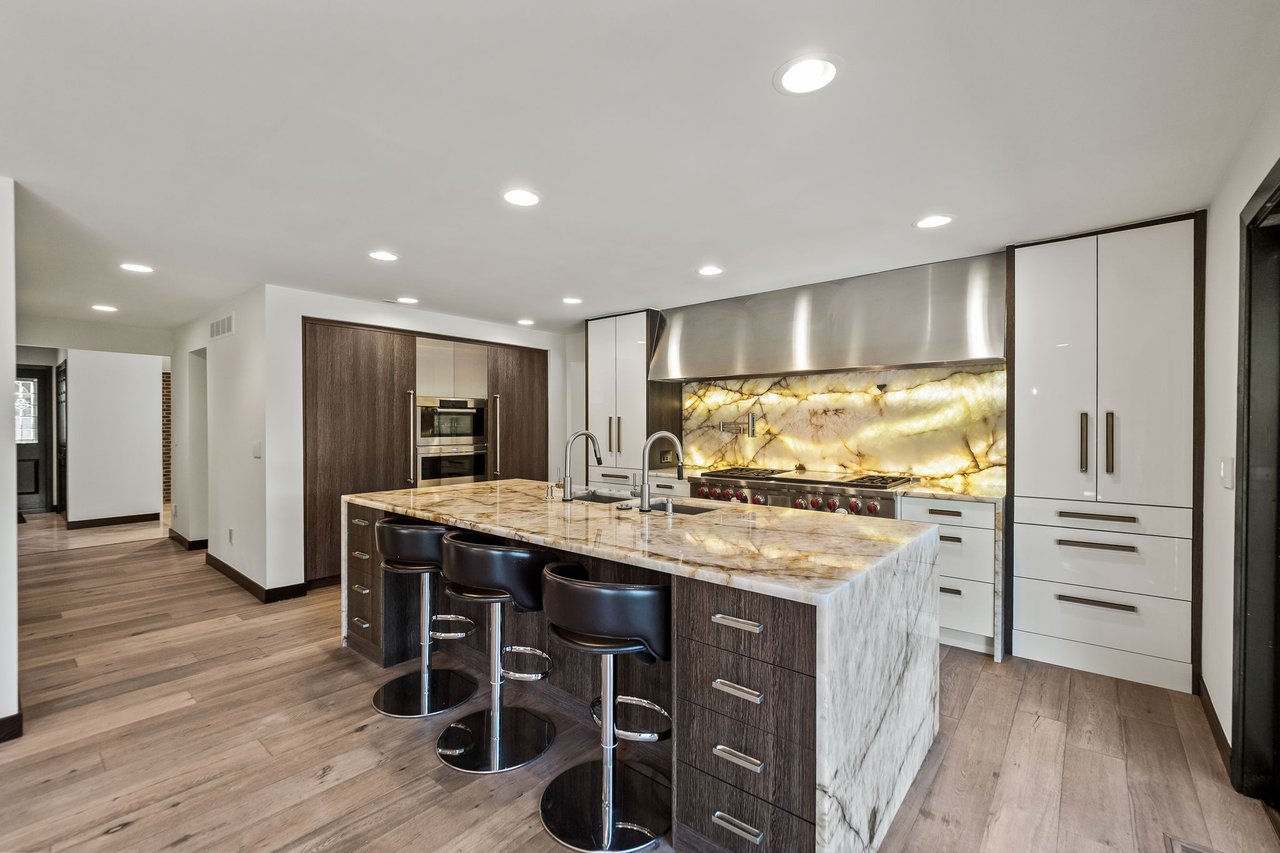 260 Woodwind Dr, Bloomfield Hills
