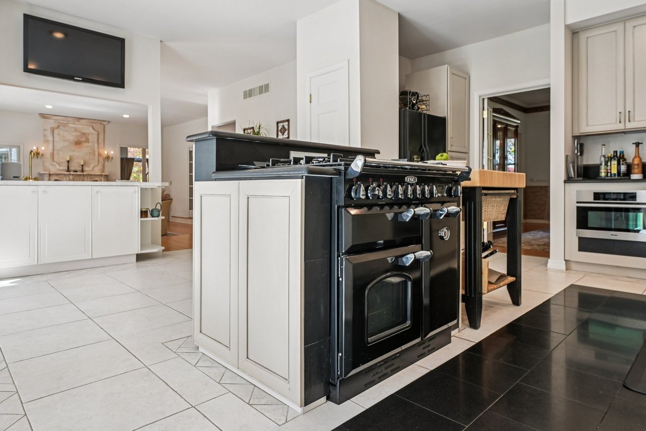 Hilltop Luxury with Endless Views