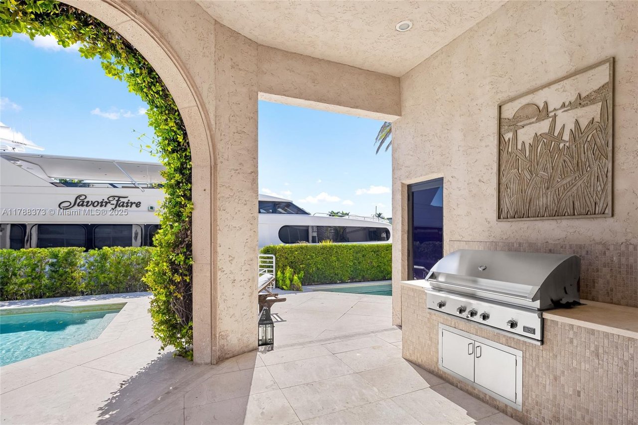 600 Isle Of Palms Dr