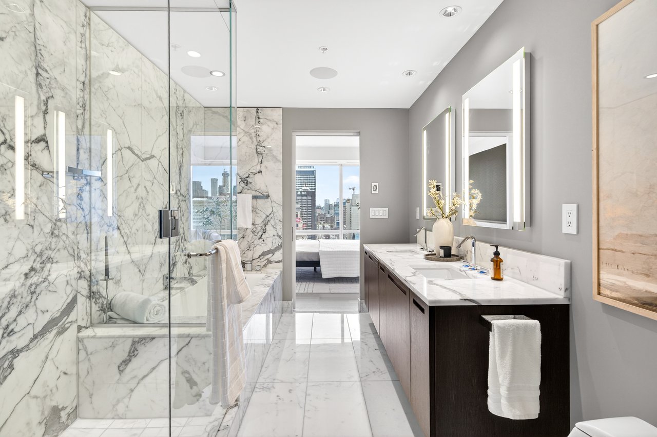 Suite 2806- 180 University Avenue