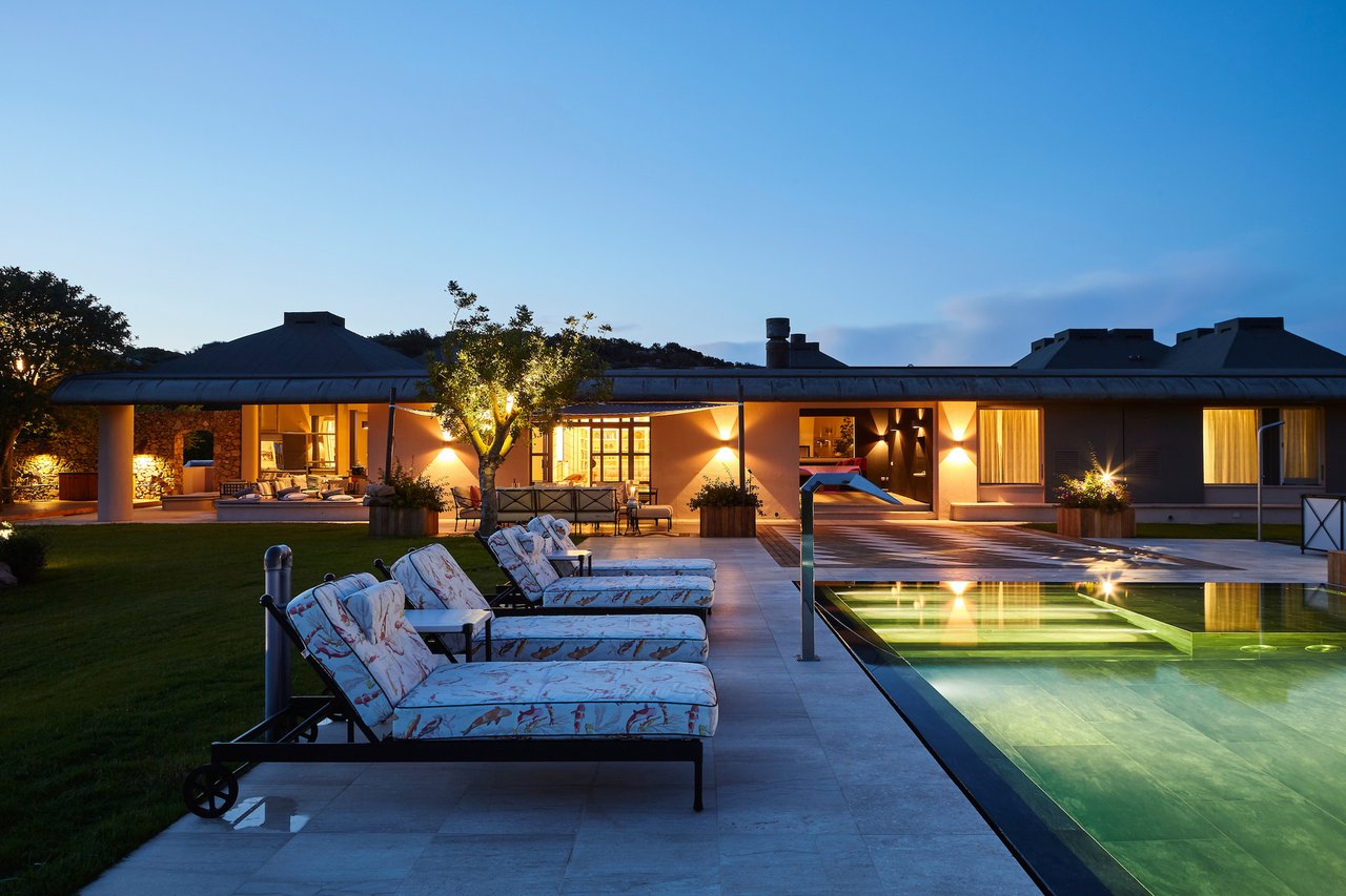 Breathtaking Beachfront Vacation Villa