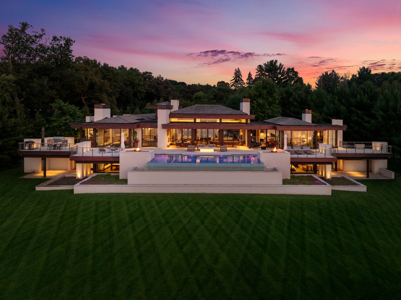 Modern Mansion on Lake Minnetonka!