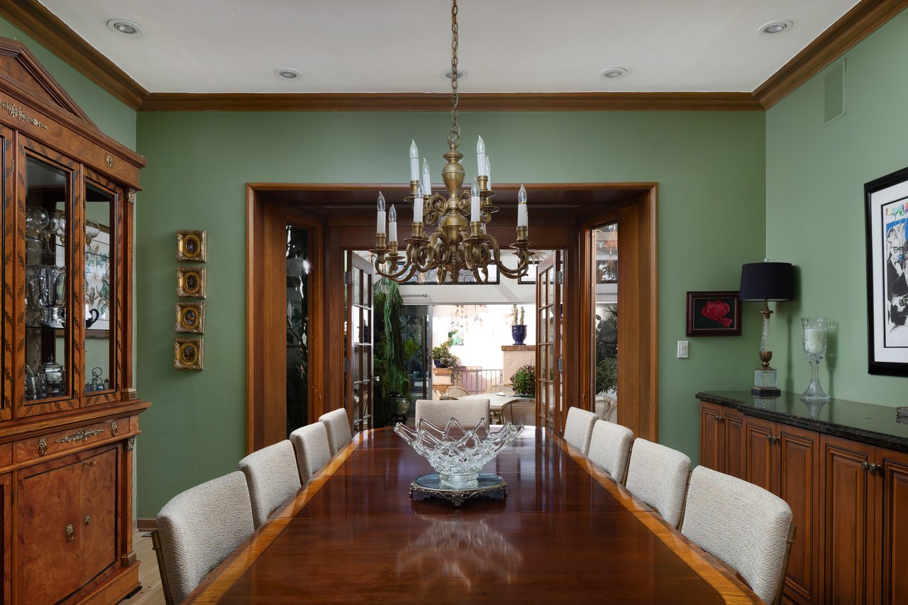 3042 N MANOR Drive E