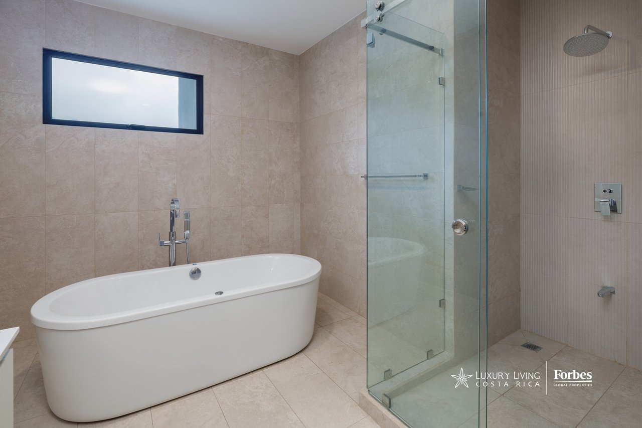 21469 - Contemporary penthouse for sale, spacious rooms and terraces