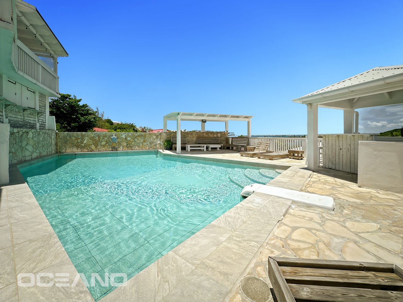 EXCLUSIVE : Set of 2 Apartments (T3 & T2) with Terraces - Charm and Investment Potential