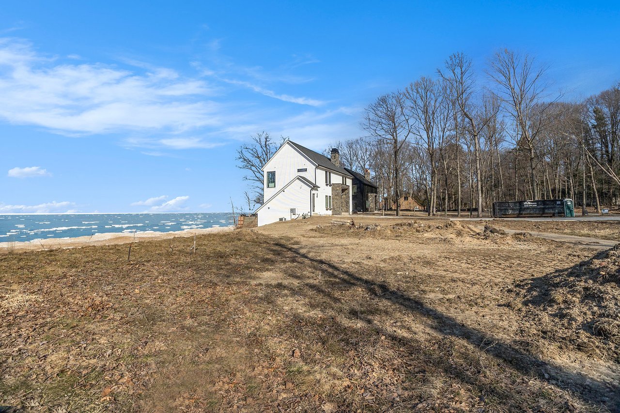 2578 2576, 2572 Lakeshore Drive