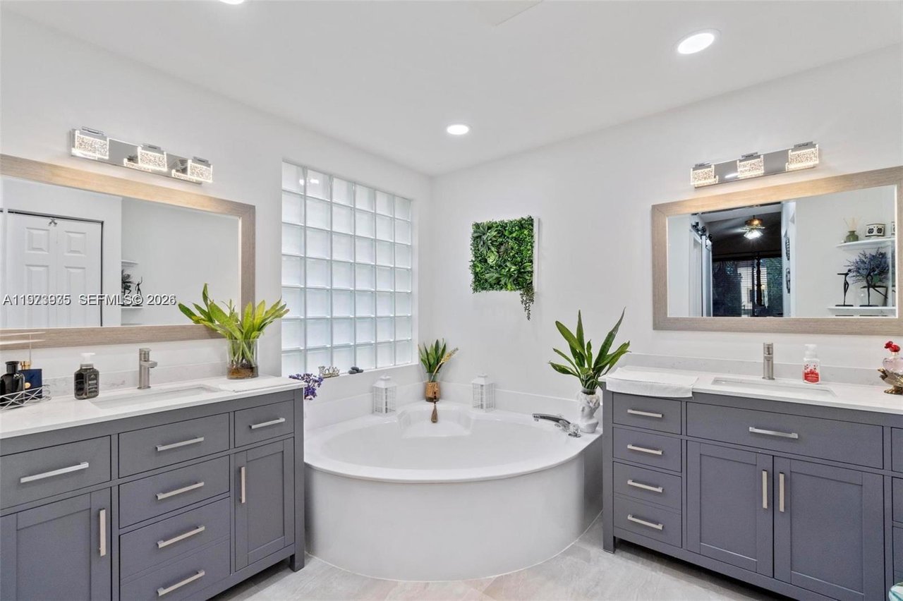 15522-nw-12-court-pembroke-pines-home-for-sale-bathroom