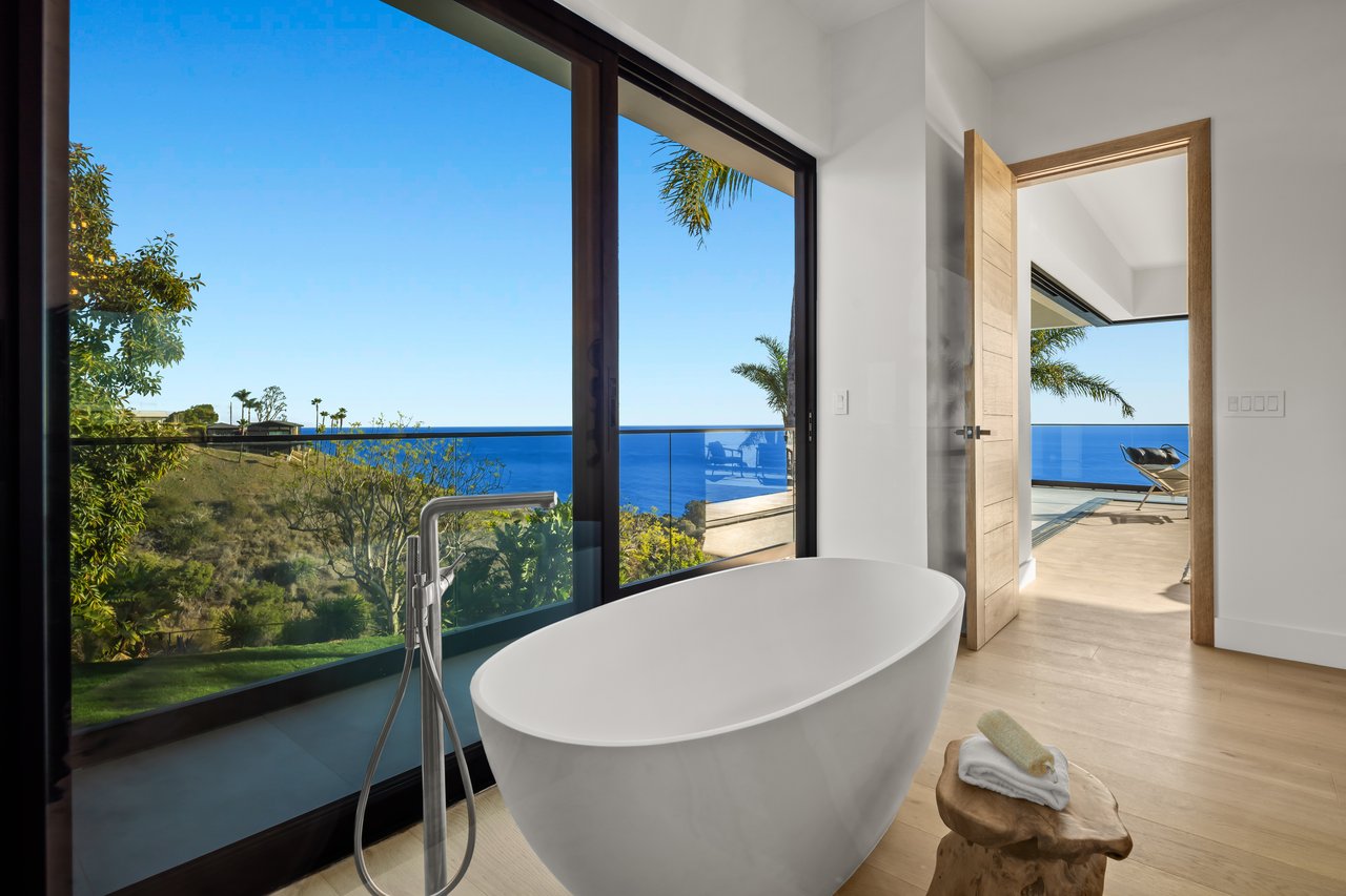 4732 Avenida Del Mar