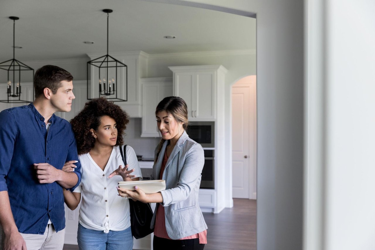 🏡 Why Buyers Hesitate (And Miss the Right Home) in Seattle