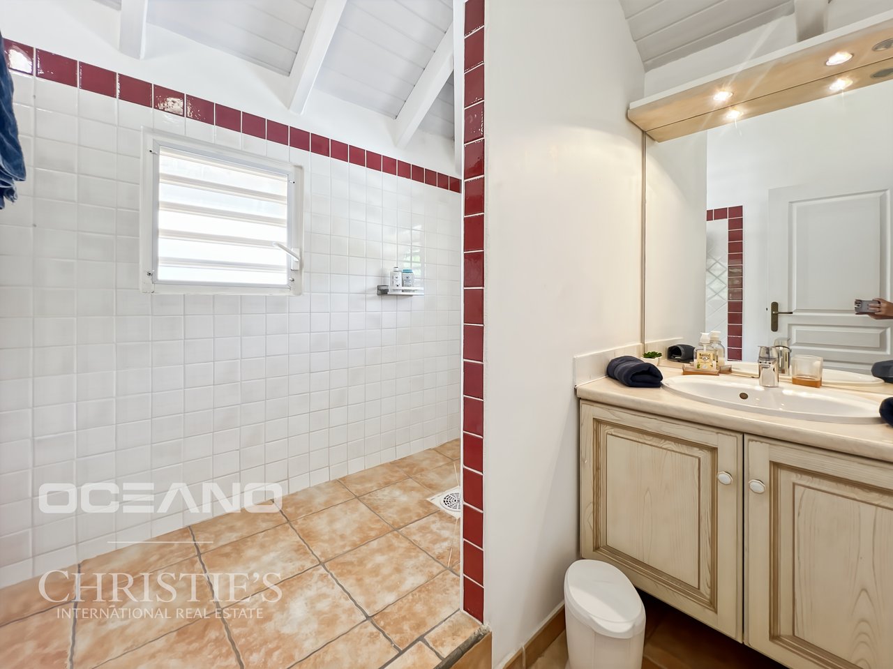 EXCLUSIVITE - 3 bedroom - swimming pool - 5' from the beach - OCEANO Christie's International Real Estate