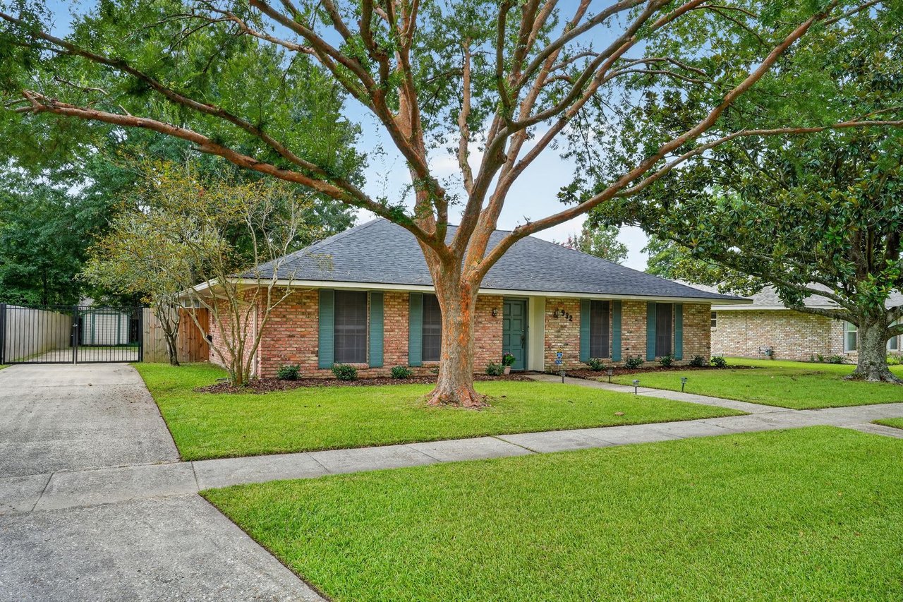 932 DAVENTRY Drive