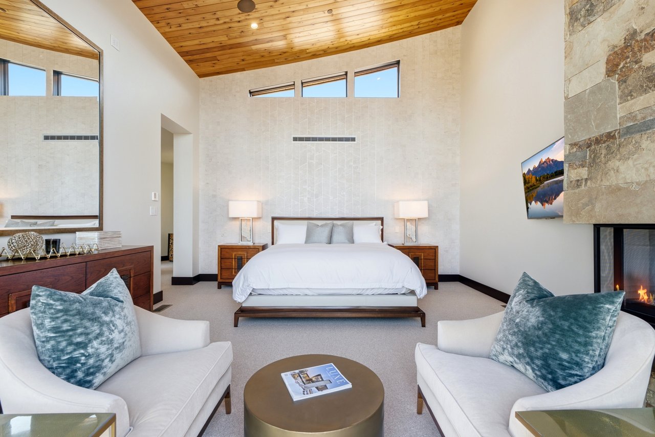 Top-of-Promontory Architectural Estate — Furnished & Turnkey - Front-Row Mountain Views