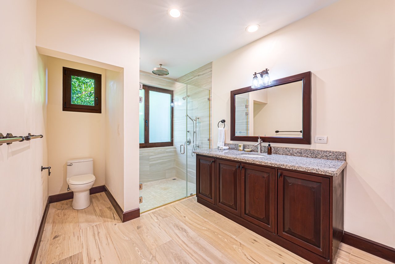 Nido Escondido, Playa Dominical