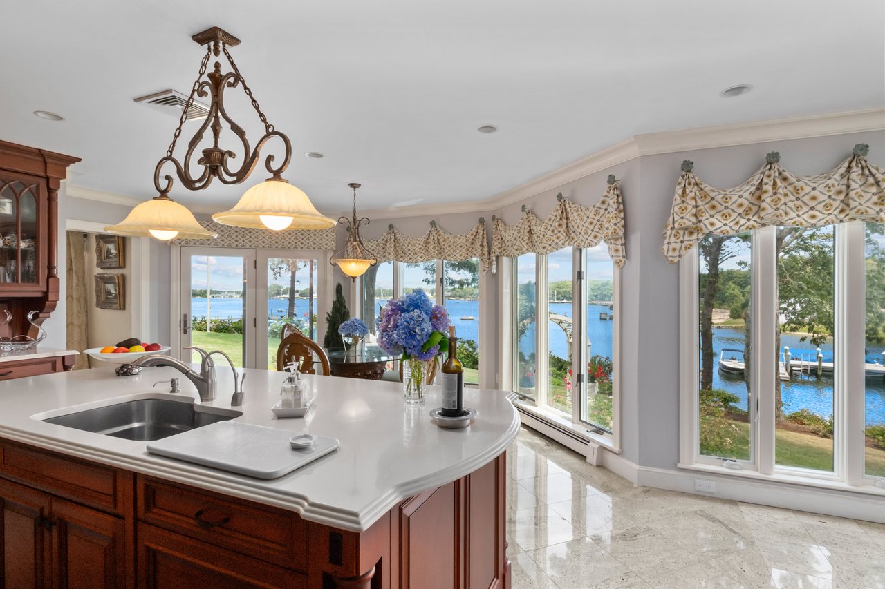 Breathtaking views over West Bay and Eel River