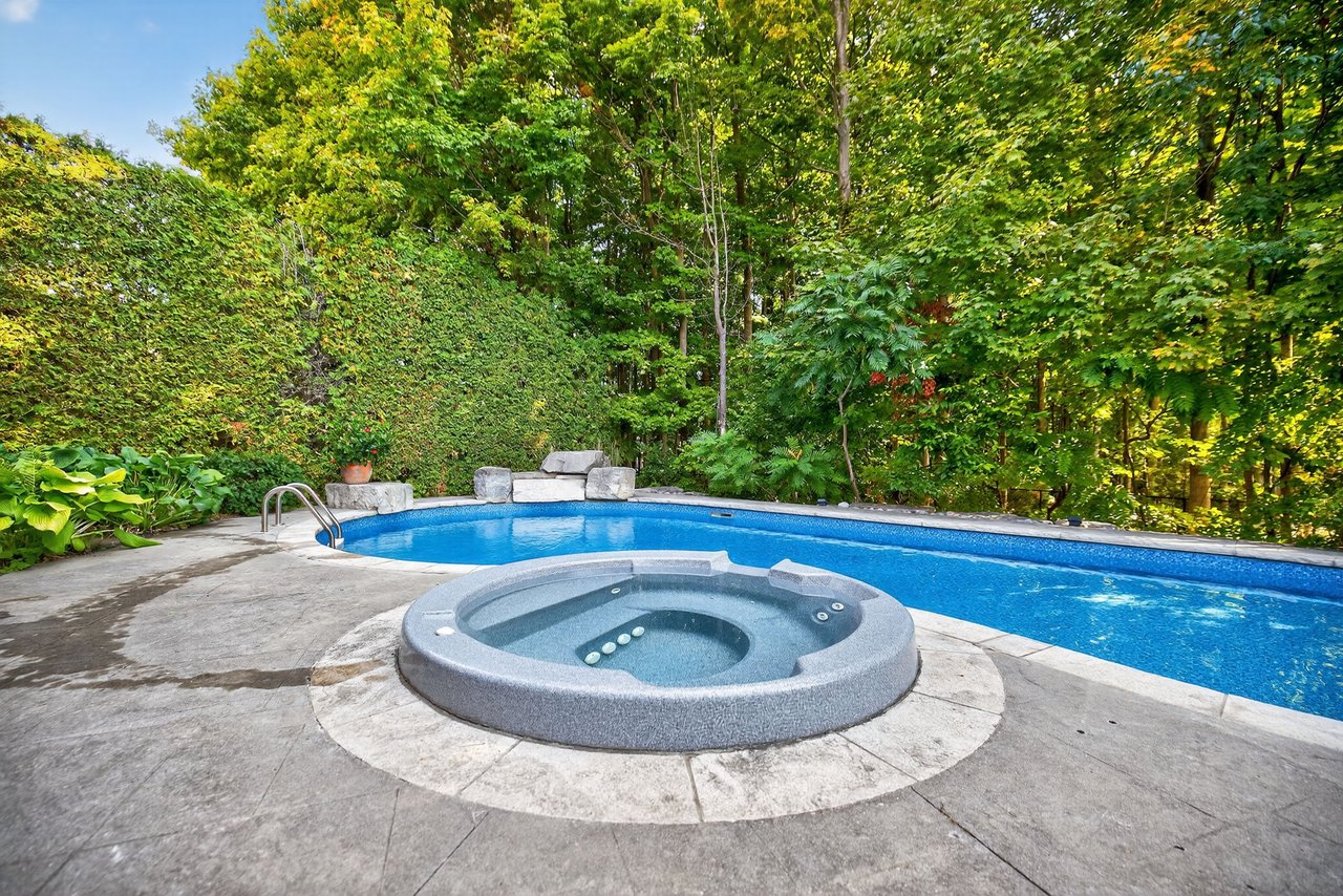 6 Falling Leaf Crt, Aurora