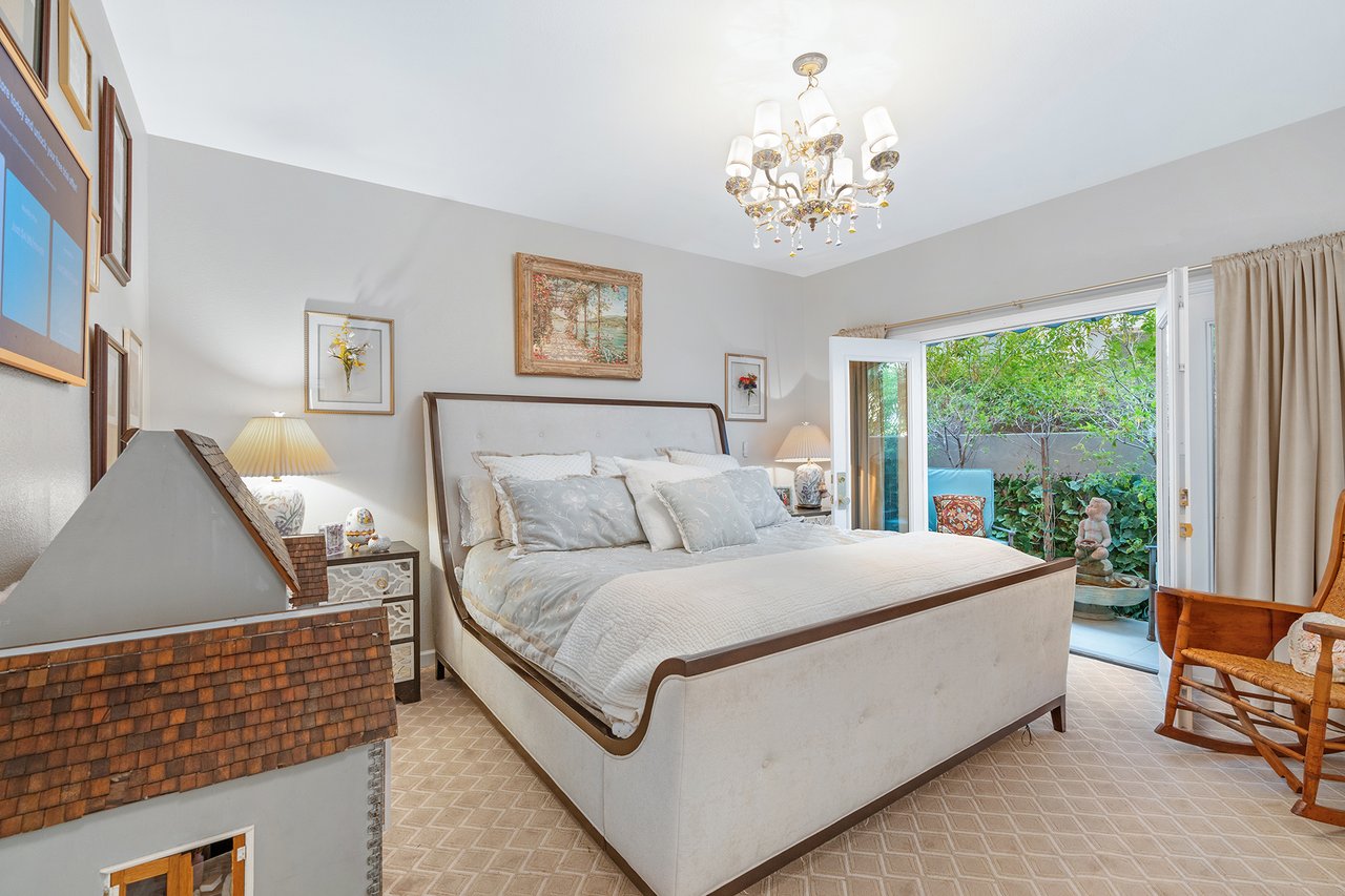 5905 N ECHO CANYON Lane