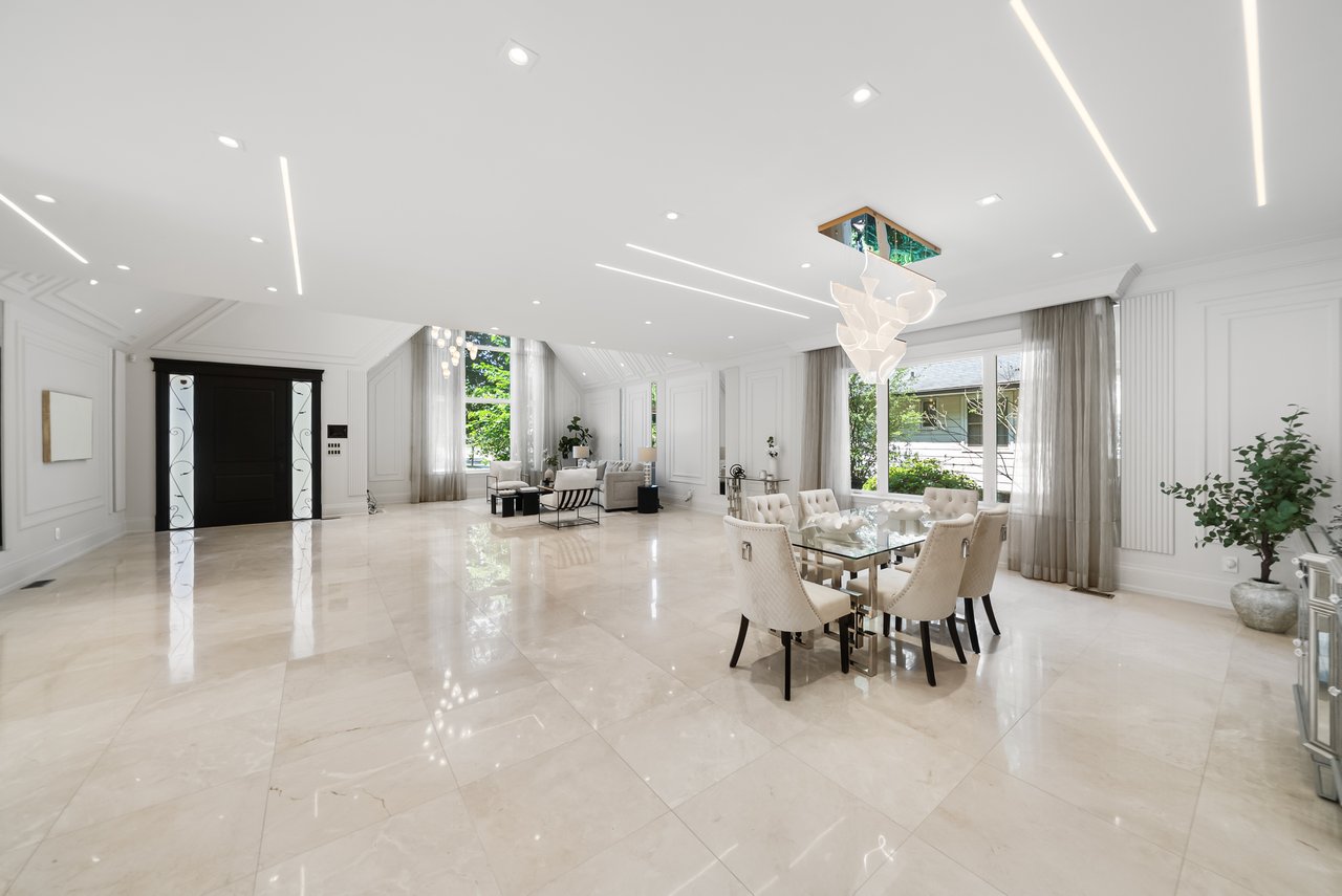  3168 Lakeshore Rd W