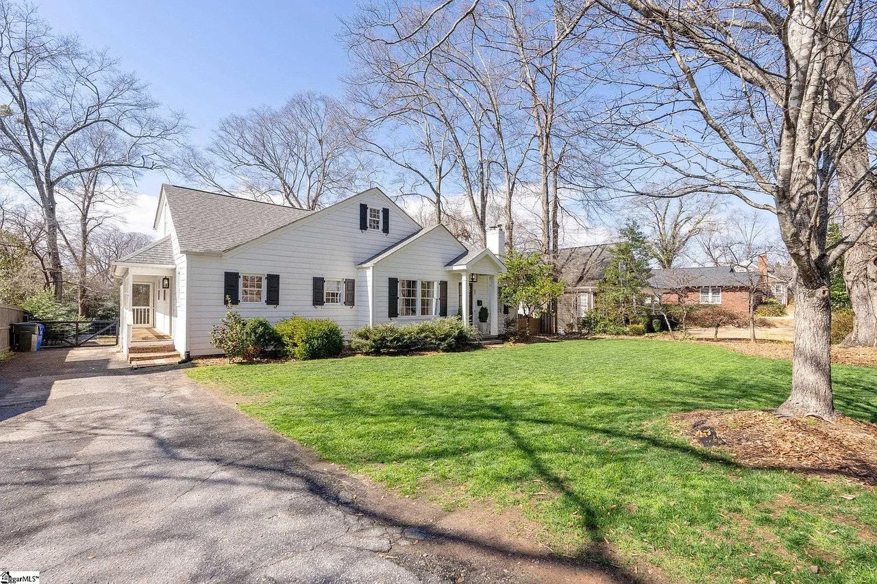 22 N Brookwood Dr