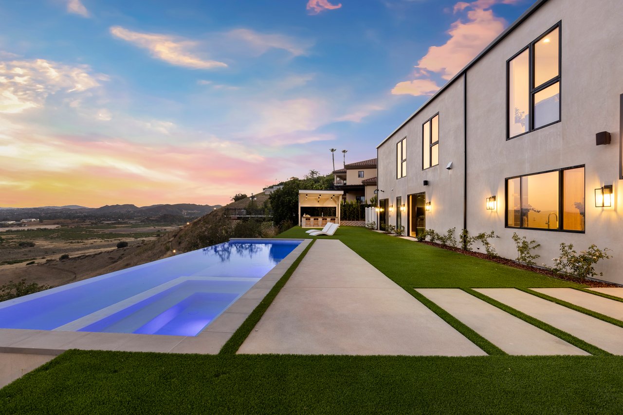 22328 S Summit Ridge Cir