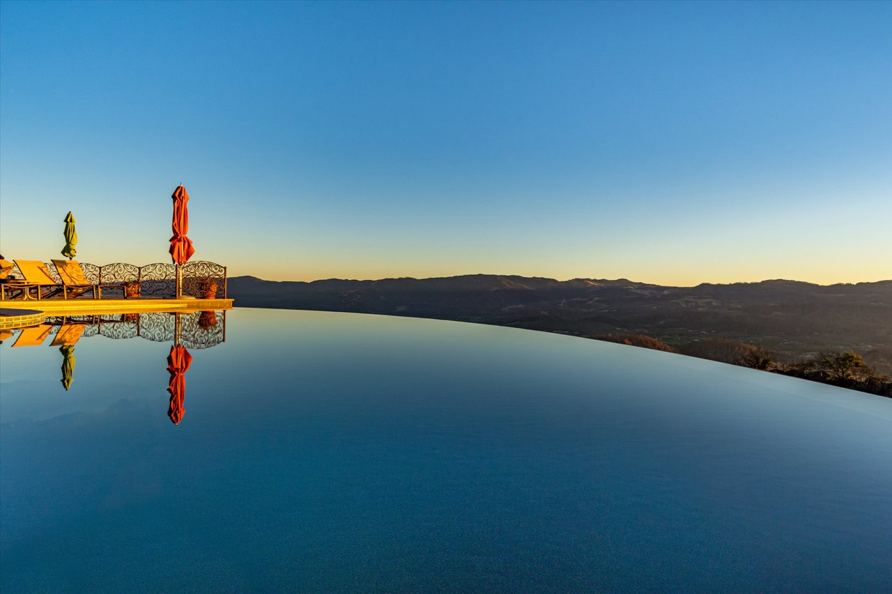 Luxurious Estate Above St. Helena