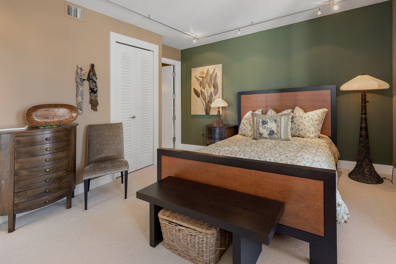 Elevated Corner with Downtown/Bay Views