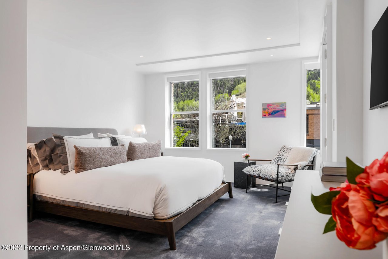508 E Cooper Avenue, Unit 201