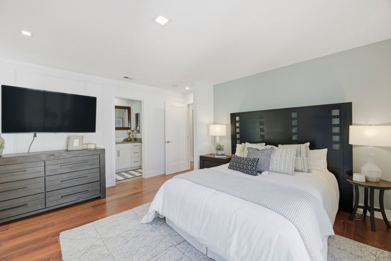 1541 Via Entrada Del Lago