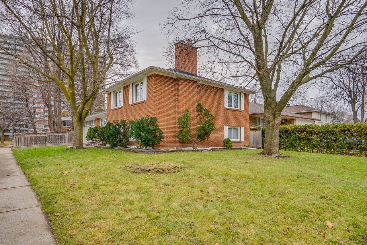 25 Karen Road Unit: Upper