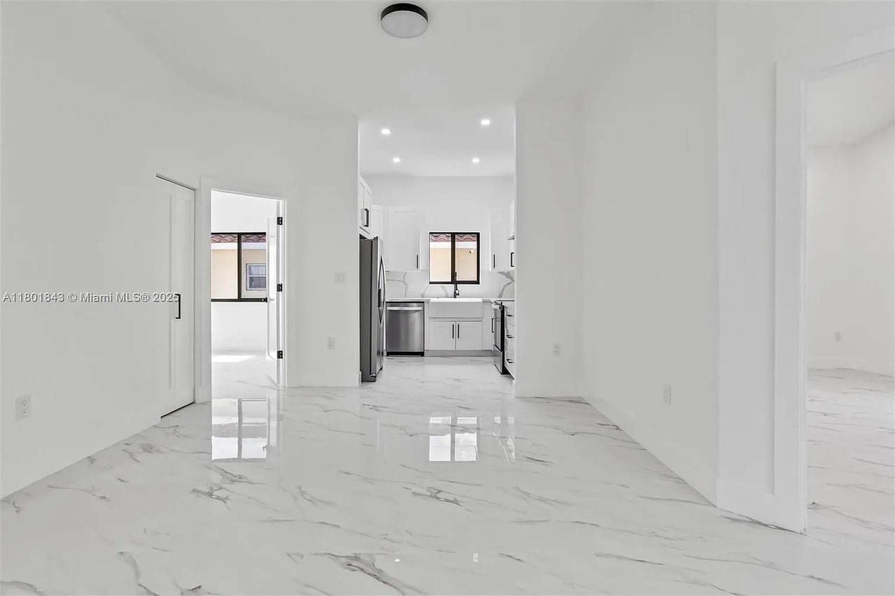 2536 NW 15th St