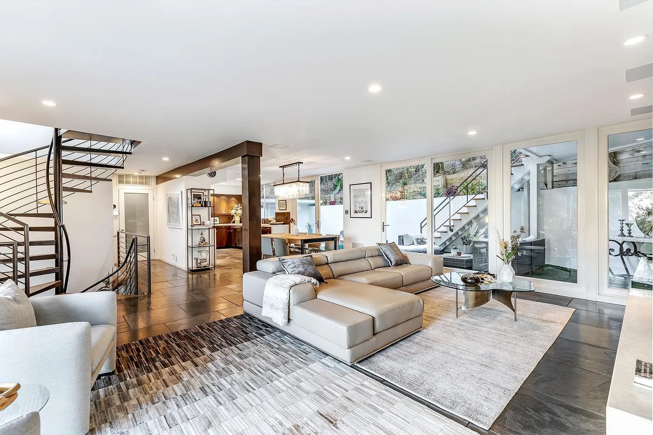 1714 Sunset Plaza Dr