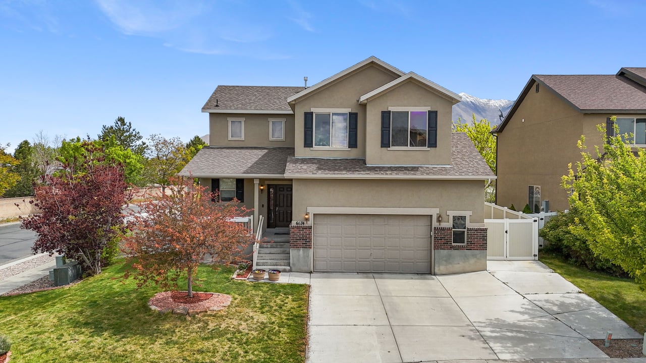 6674 N Malachite Way