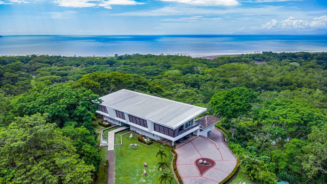 Nativa Contemporary Infinity Views | Luxury Rainforest Estate with Pacific Ocean Views