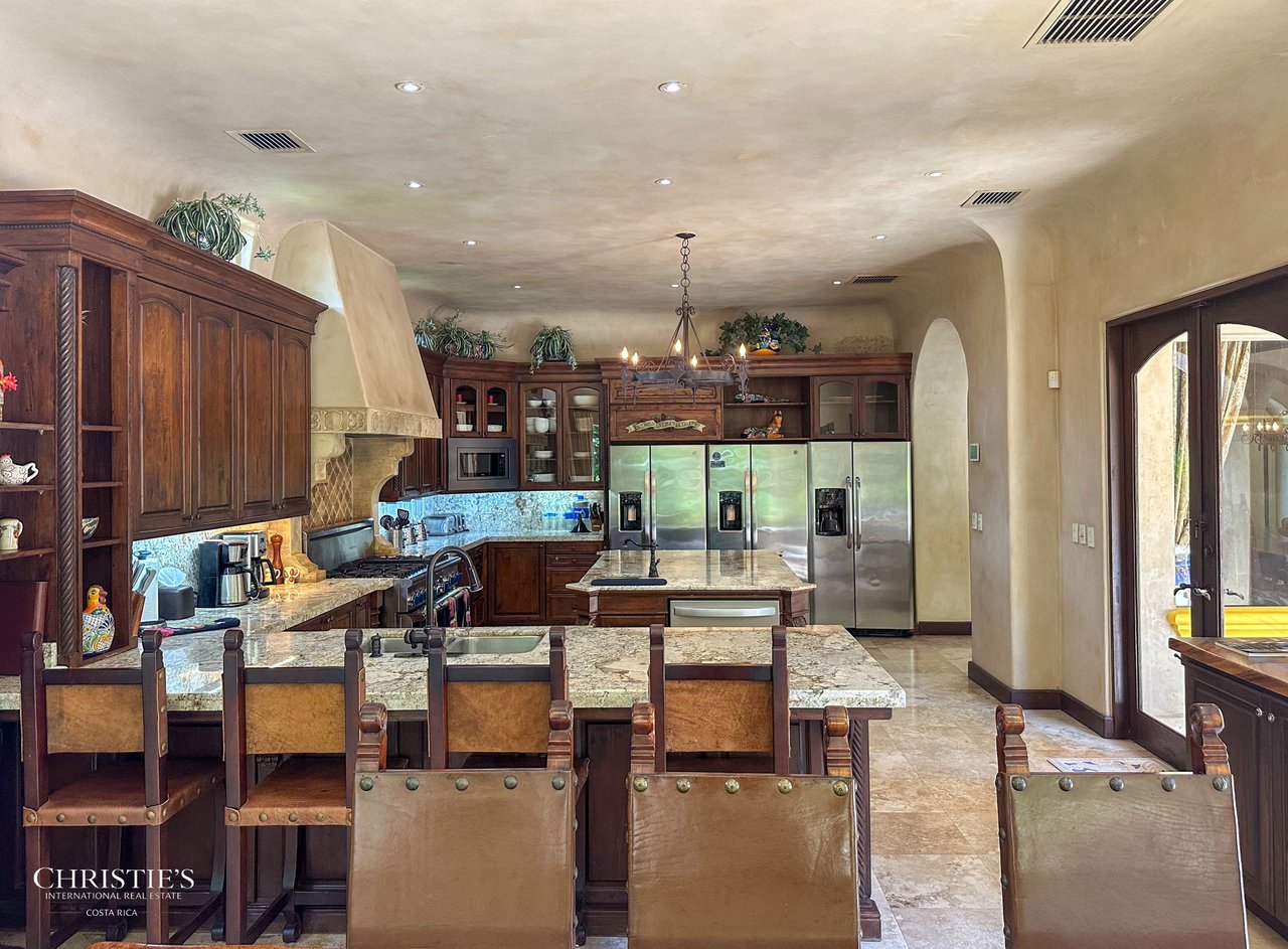 Golf-Front Tuscan-Style Estate – Villa Tuscana
