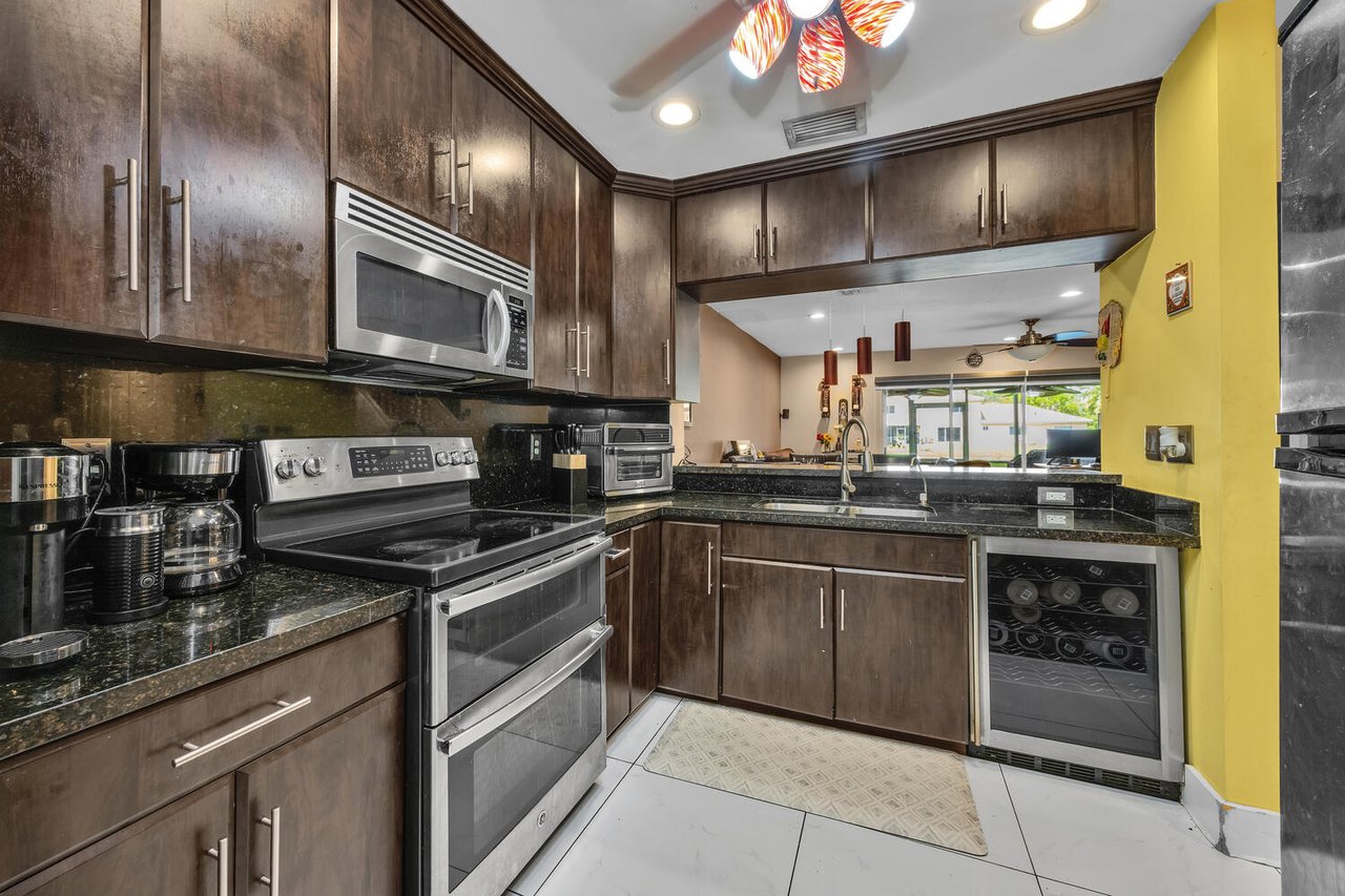 Lakefront Townhouse in Pembroke Pines