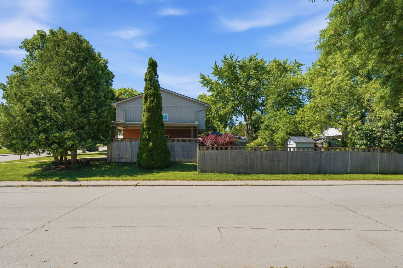 2 Wedgewood Ave